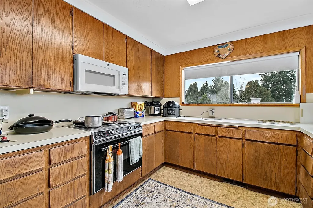 2416 NE 16th Street Renton WA 98056