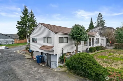 2416 NE 16th Street Renton WA 98056