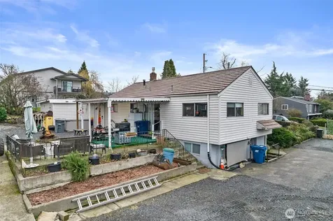 2416 NE 16th Street Renton WA 98056