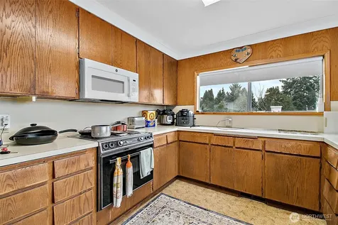 2416 NE 16th Street Renton WA 98056