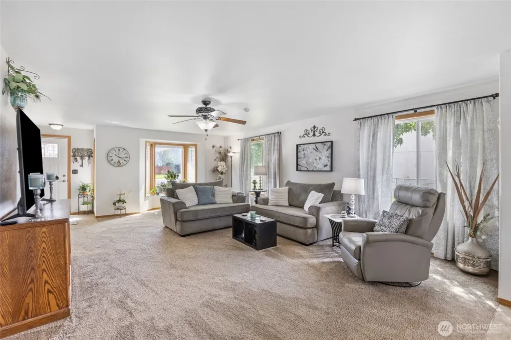 1346 E Greens Loop Moses Lake WA 98837