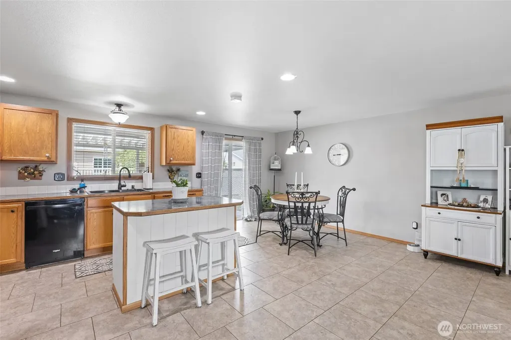 1346 E Greens Loop Moses Lake WA 98837