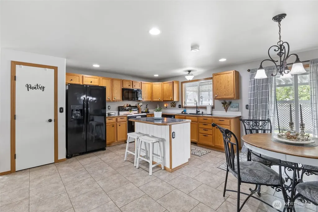 1346 E Greens Loop Moses Lake WA 98837