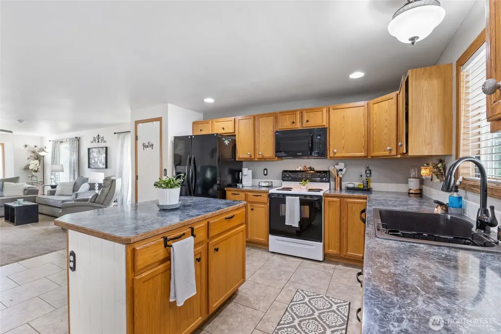 1346 E Greens Loop Moses Lake WA 98837
