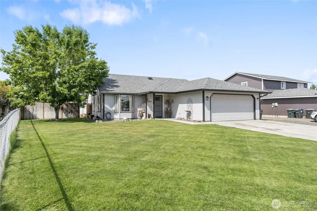 1346 E Greens Loop Moses Lake WA 98837
