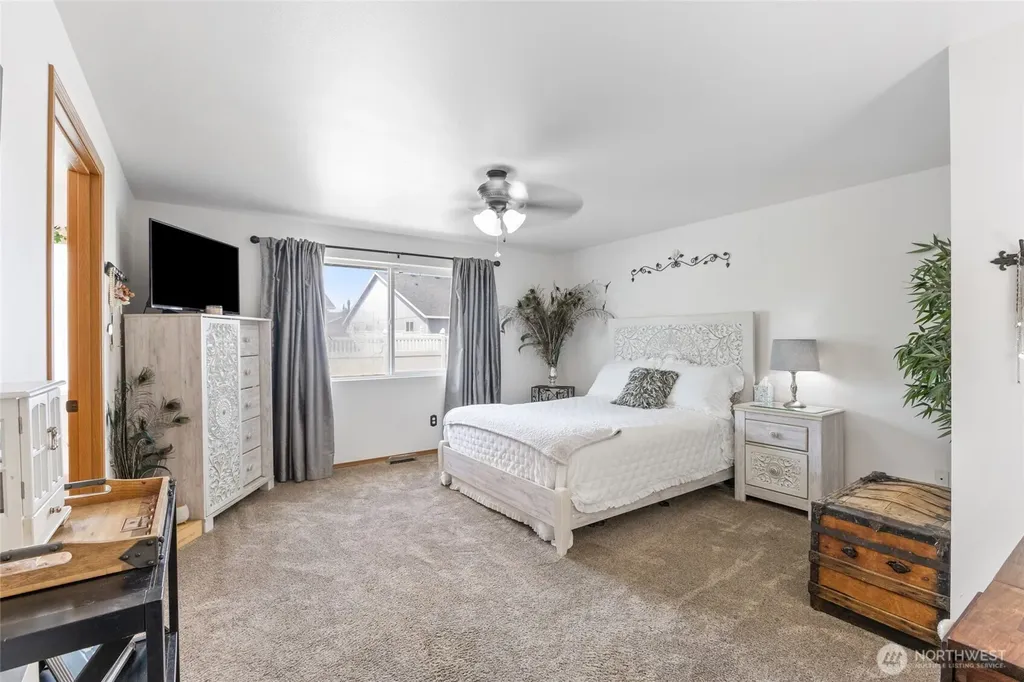 1346 E Greens Loop Moses Lake WA 98837