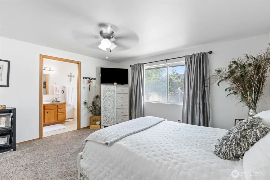 1346 E Greens Loop Moses Lake WA 98837