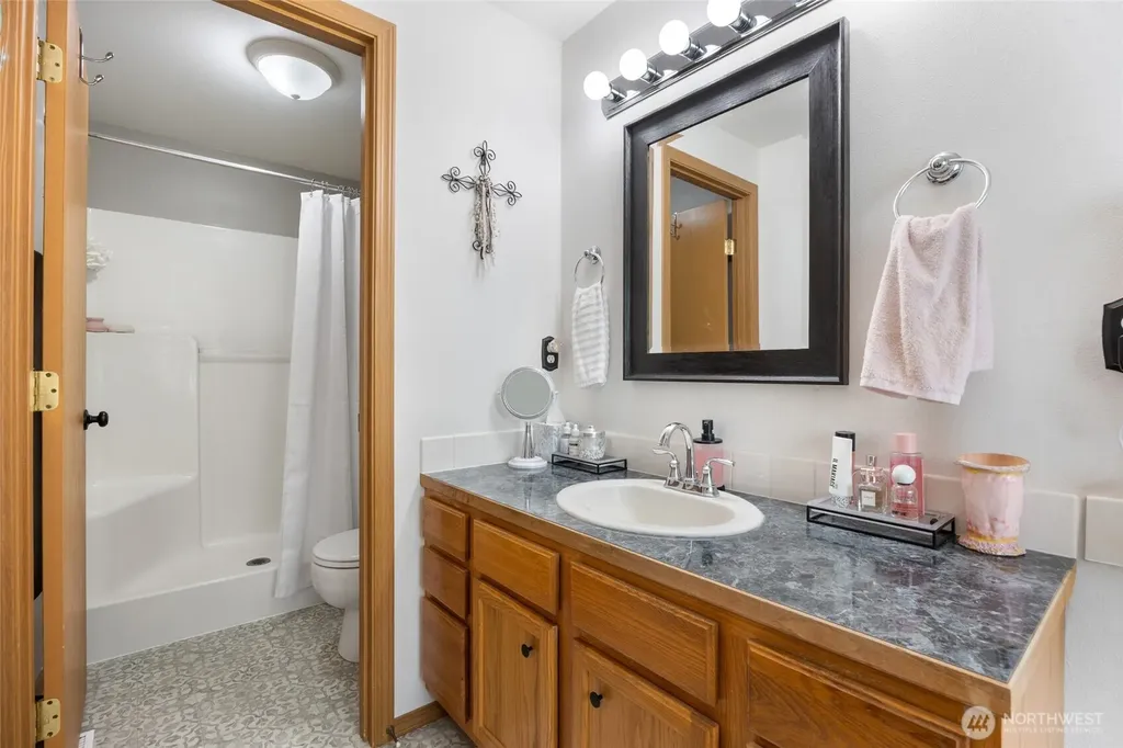1346 E Greens Loop Moses Lake WA 98837