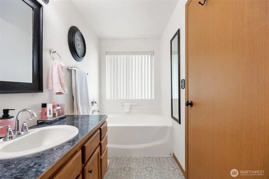 1346 E Greens Loop Moses Lake WA 98837
