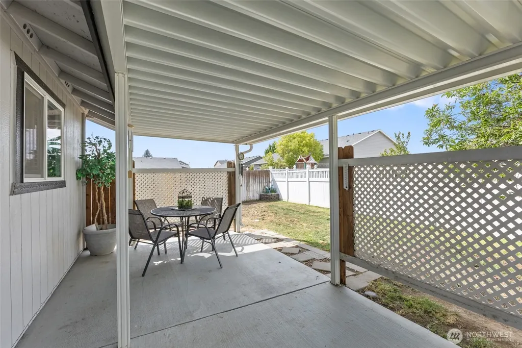 1346 E Greens Loop Moses Lake WA 98837