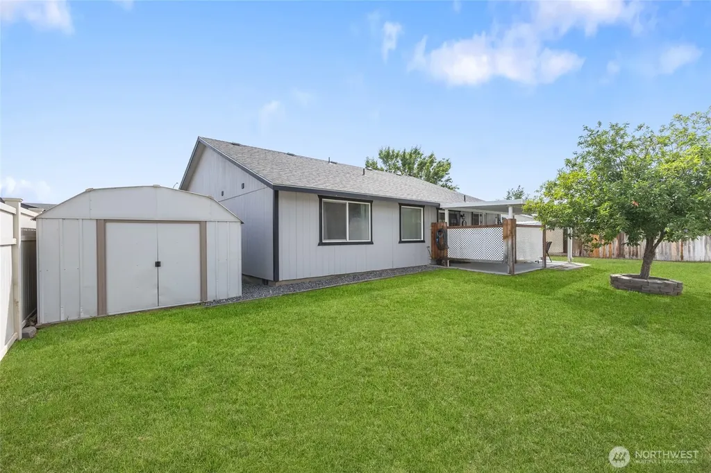 1346 E Greens Loop Moses Lake WA 98837