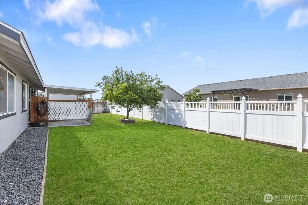 1346 E Greens Loop Moses Lake WA 98837