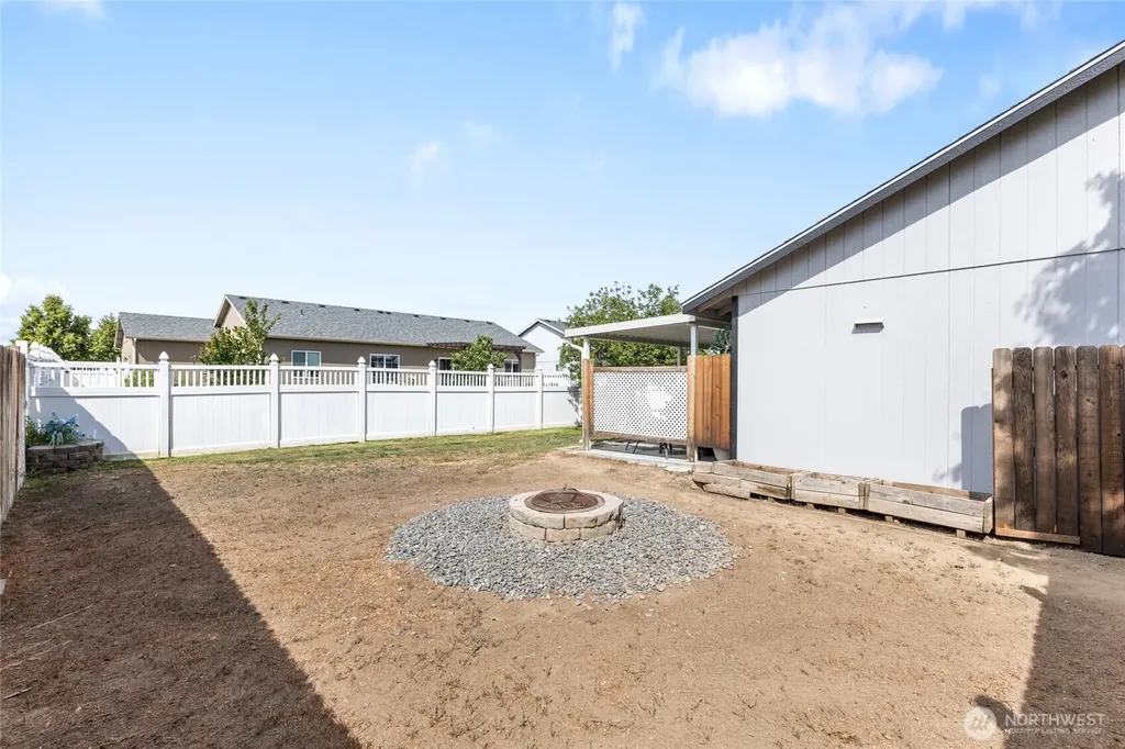 1346 E Greens Loop Moses Lake WA 98837