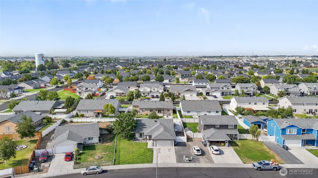 1346 E Greens Loop Moses Lake WA 98837