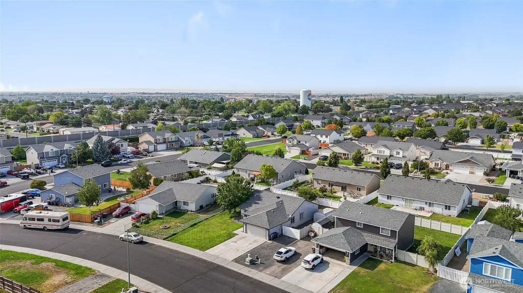 1346 E Greens Loop Moses Lake WA 98837