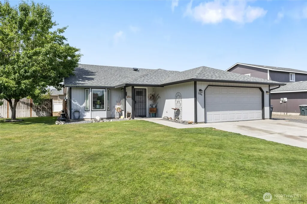 1346 E Greens Loop Moses Lake WA 98837