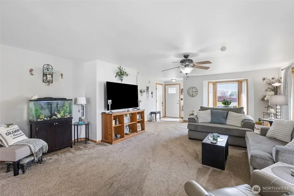 1346 E Greens Loop Moses Lake WA 98837