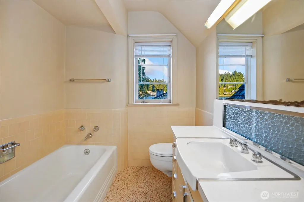 3026 Marine Drive Bremerton WA 98312