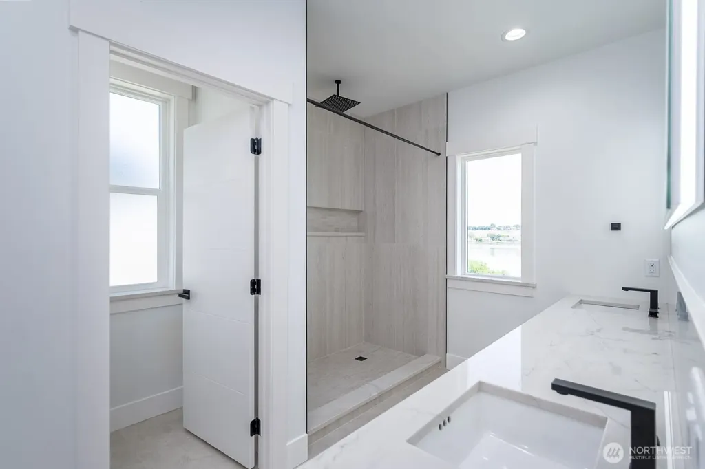 1405 W Lakeside Drive Moses Lake WA 98837