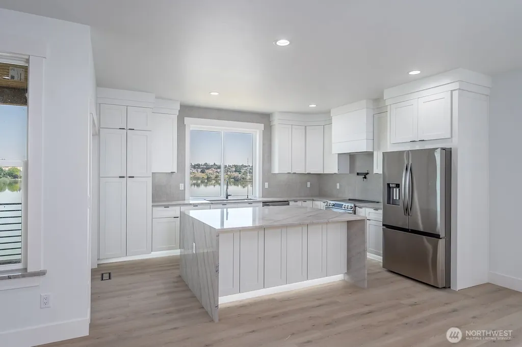 1405 W Lakeside Drive Moses Lake WA 98837