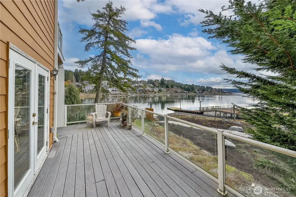 5744 Lagoon Lane NW Gig Harbor WA 98335