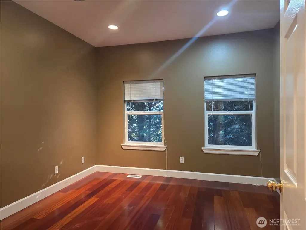 5744 Lagoon Lane NW Gig Harbor WA 98335