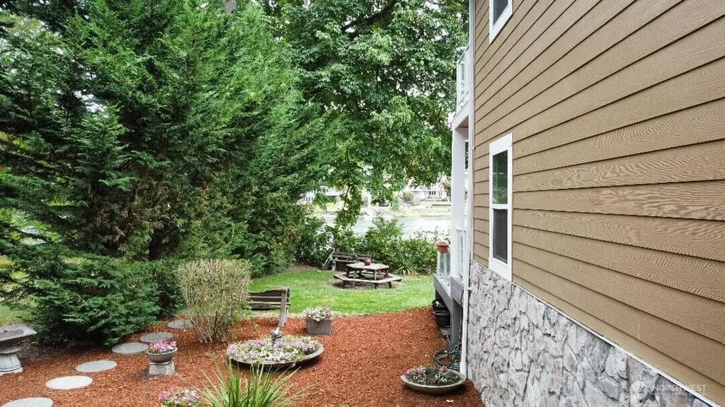 5744 Lagoon Lane NW Gig Harbor WA 98335