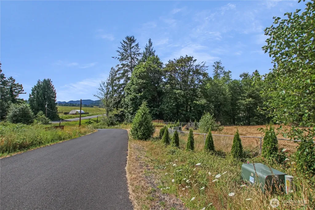 7 Alger Creek Heights Cathlamet WA 98612