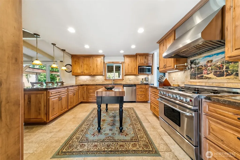 23420 SE 448th Street Enumclaw WA 98022