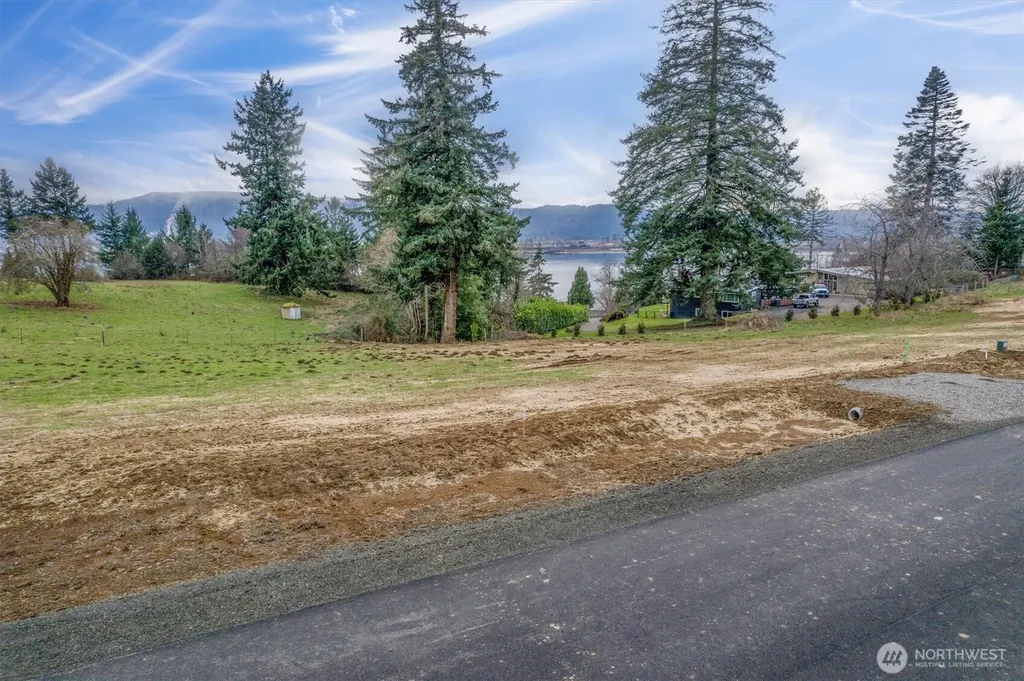 33 Sunnyfield Drive Cathlamet WA 98612