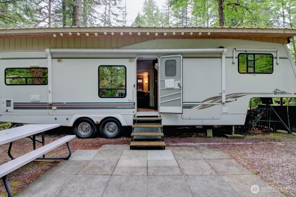25 Goldrush Road Deming WA 98244