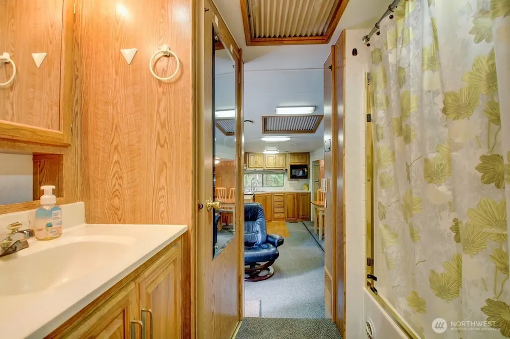 25 Goldrush Road Deming WA 98244
