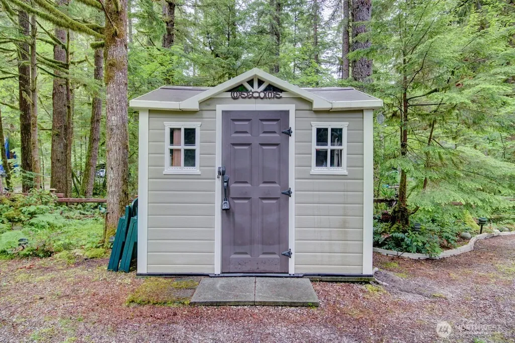 25 Goldrush Road Deming WA 98244