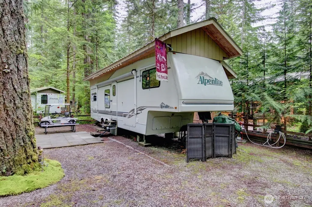 25 Goldrush Road Deming WA 98244