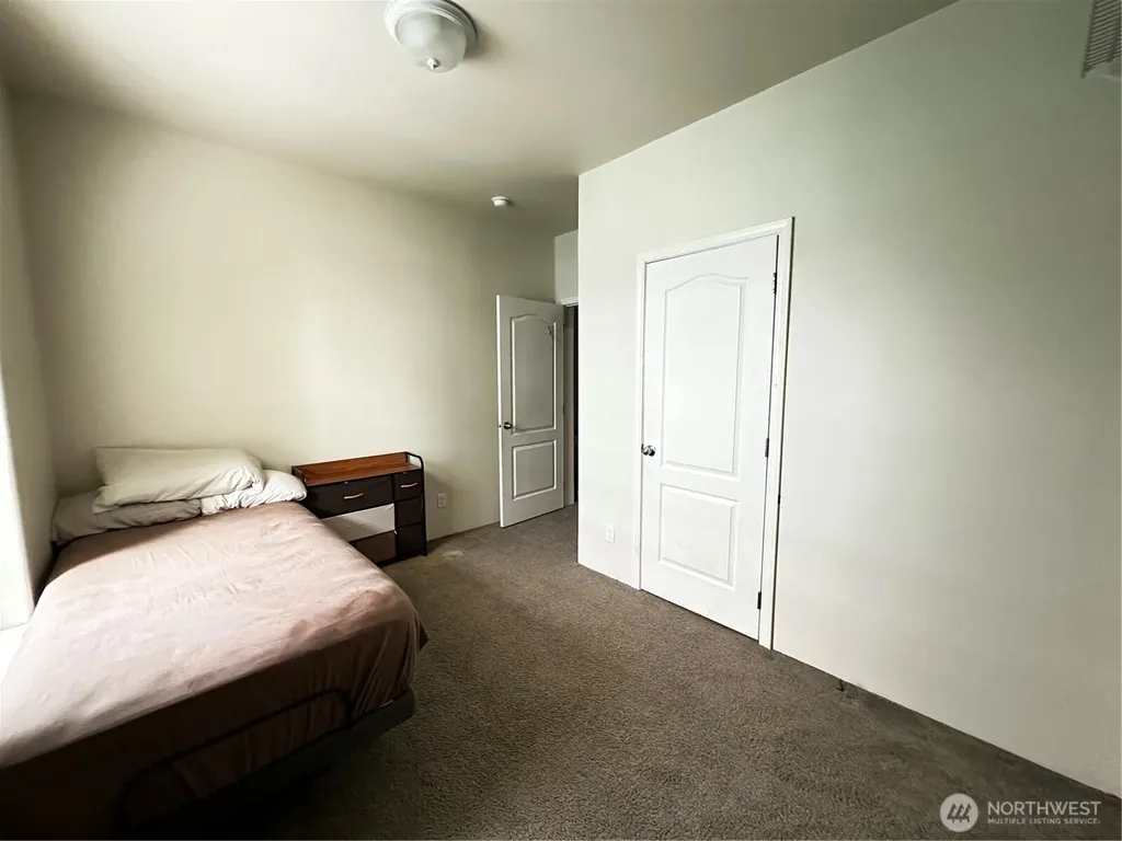 1720 Maple Lane Kent WA 98031