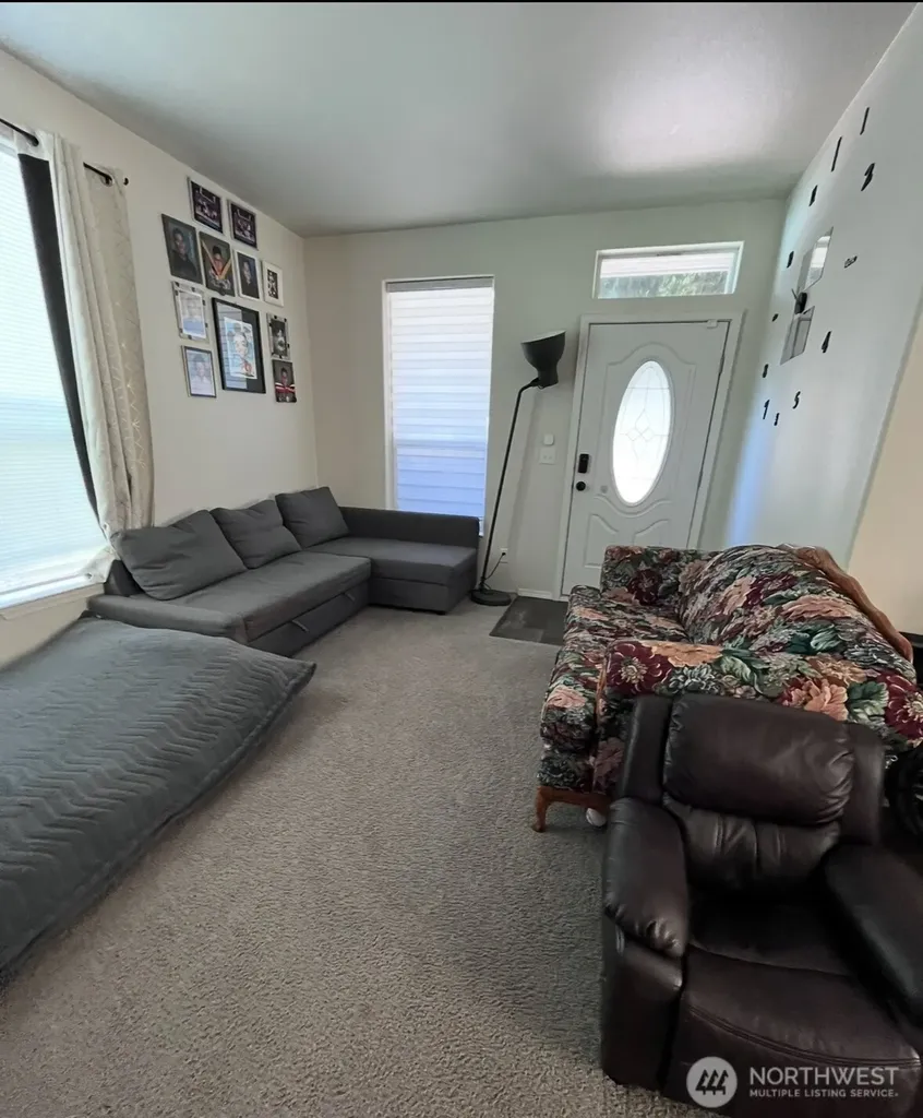 1720 Maple Lane Kent WA 98031