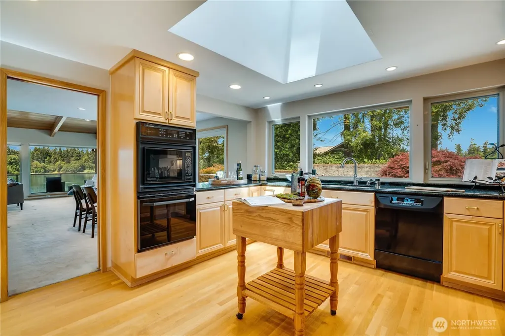 6638 Hilltop Lane Lakewood WA 98499
