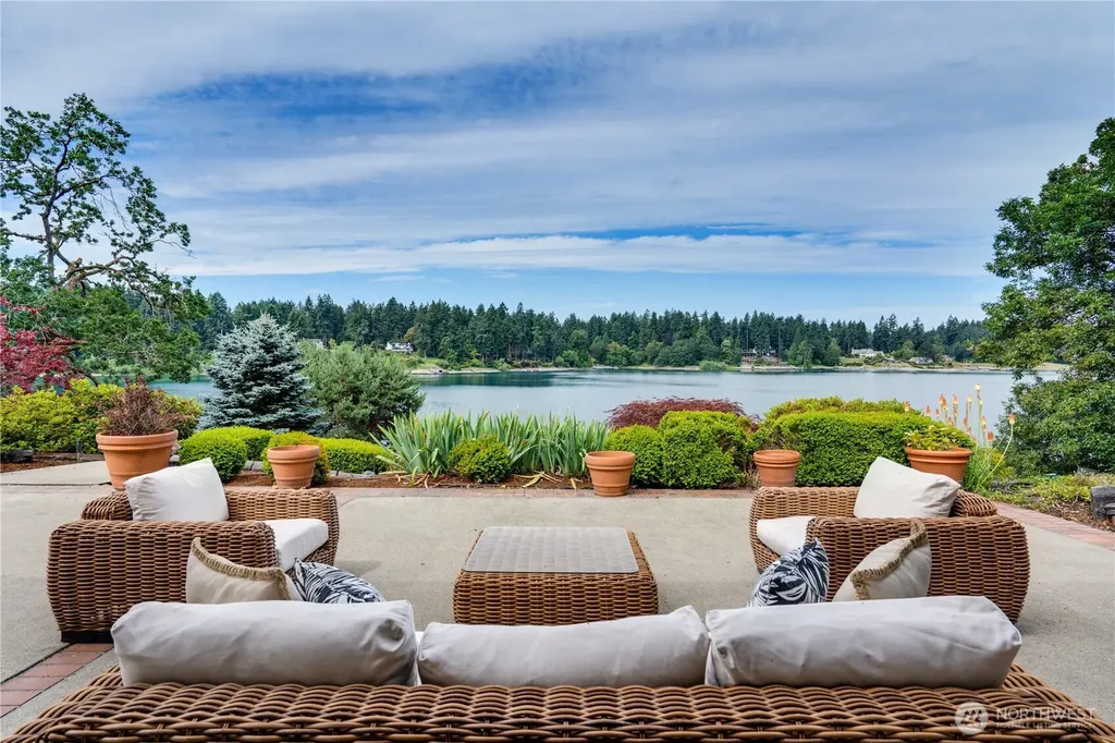 6638 Hilltop Lane Lakewood WA 98499