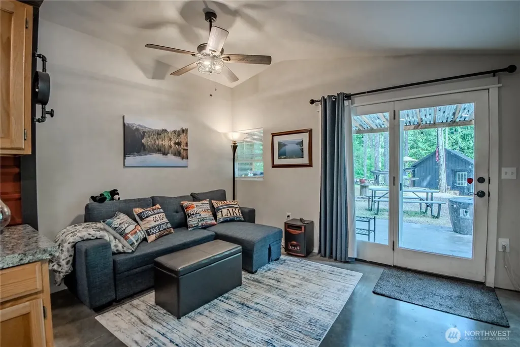 31 N Fawn Drive Hoodsport WA 98548