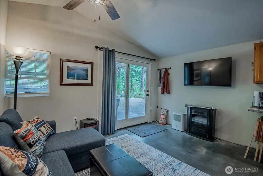31 N Fawn Drive Hoodsport WA 98548