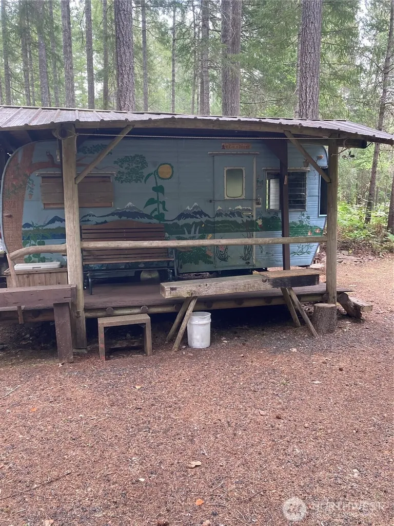 40 N Snapper Drive Hoodsport WA 98548