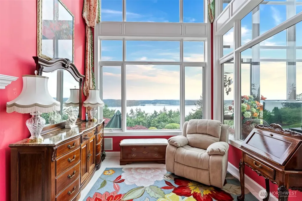 1022 7th Court Fox Island WA 98333