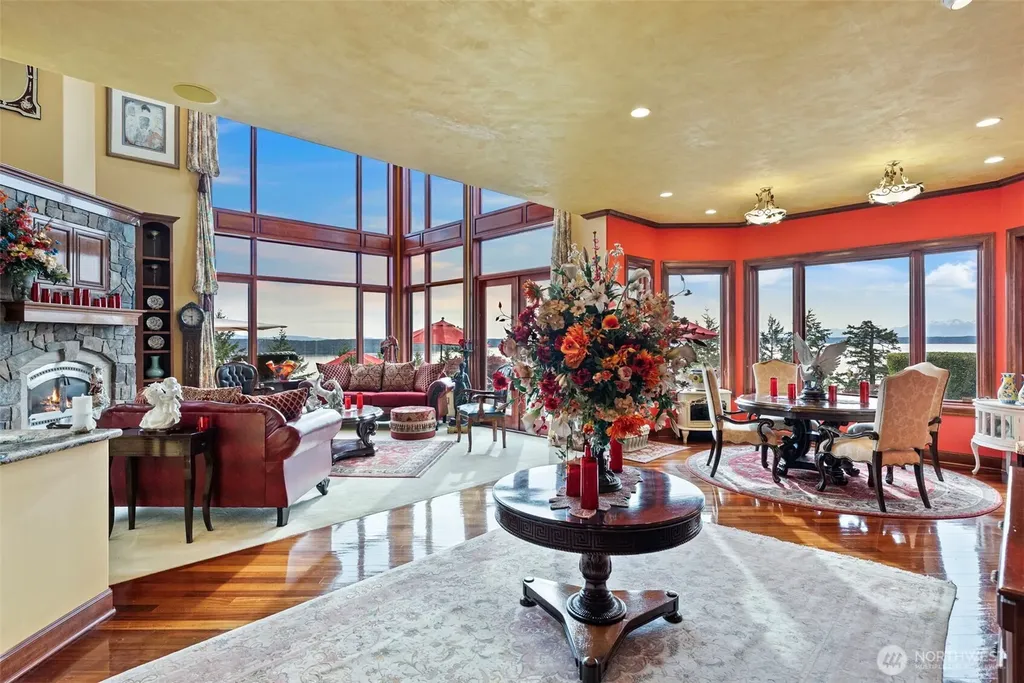 1022 7th Court Fox Island WA 98333