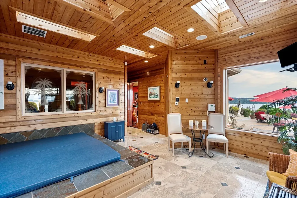 1022 7th Court Fox Island WA 98333