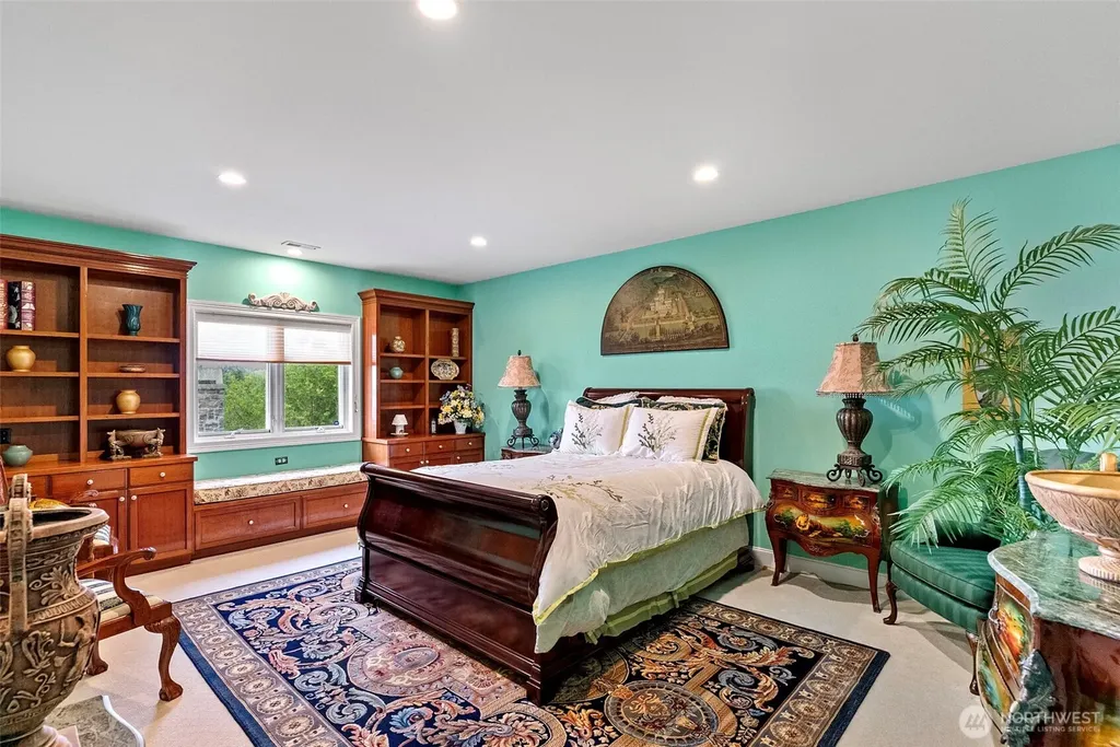 1022 7th Court Fox Island WA 98333