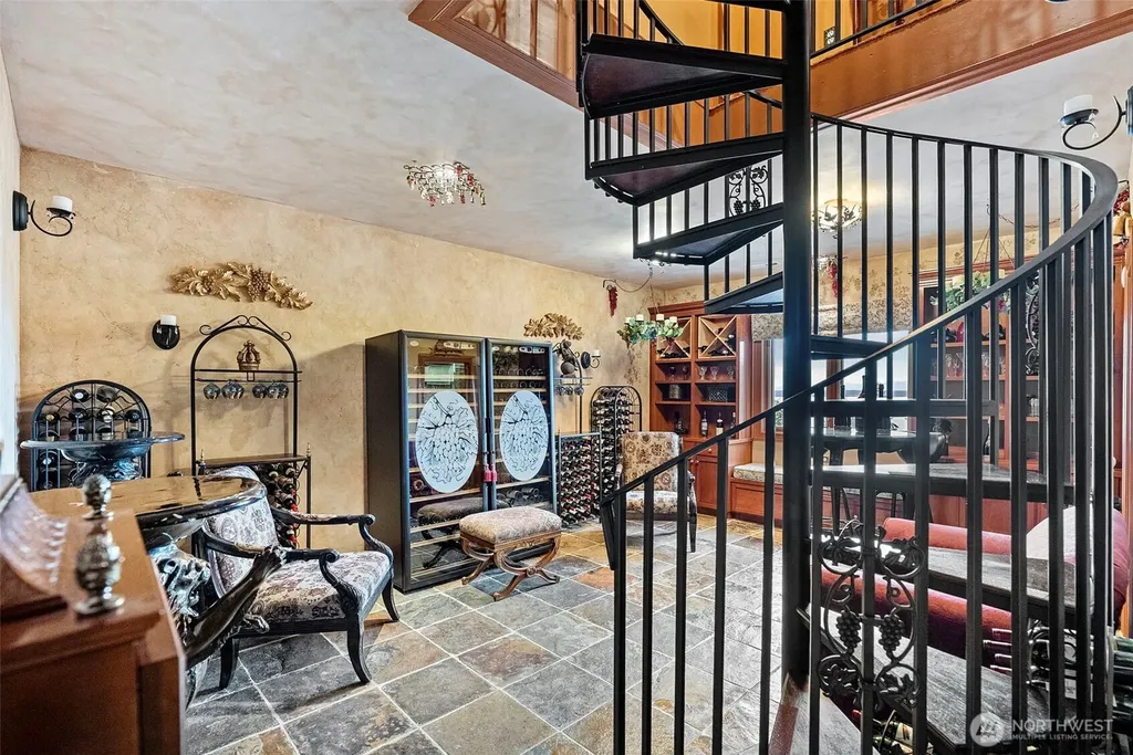 1022 7th Court Fox Island WA 98333