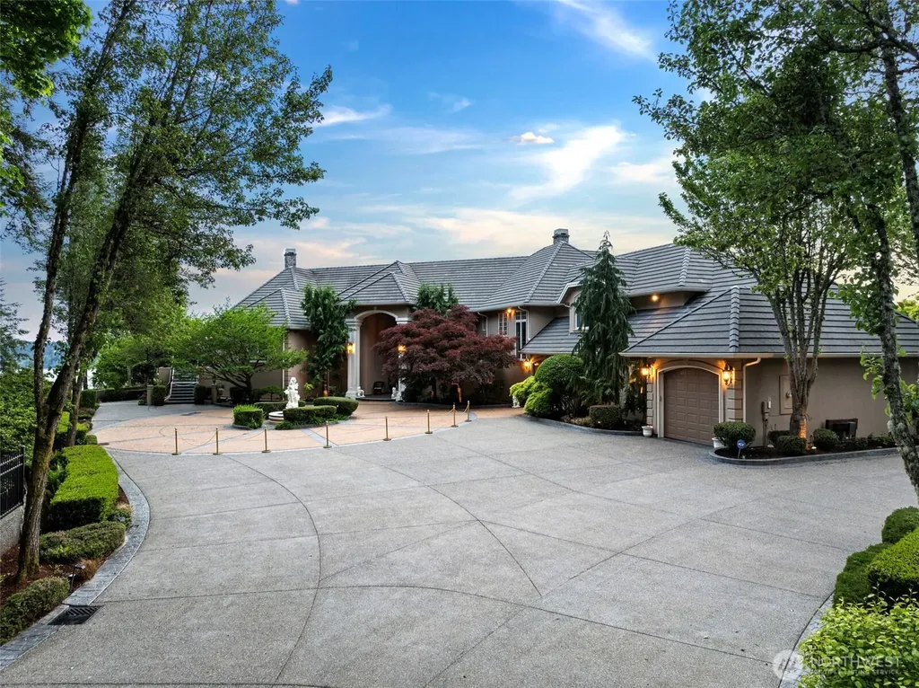 1022 7th Court Fox Island WA 98333