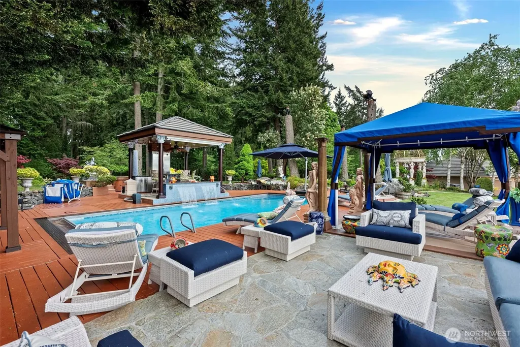 1022 7th Court Fox Island WA 98333
