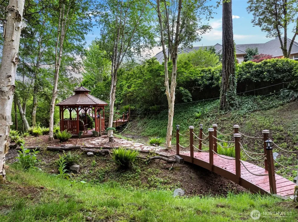 1022 7th Court Fox Island WA 98333