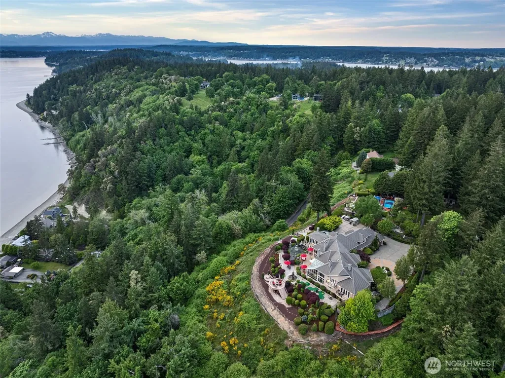 1022 7th Court Fox Island WA 98333